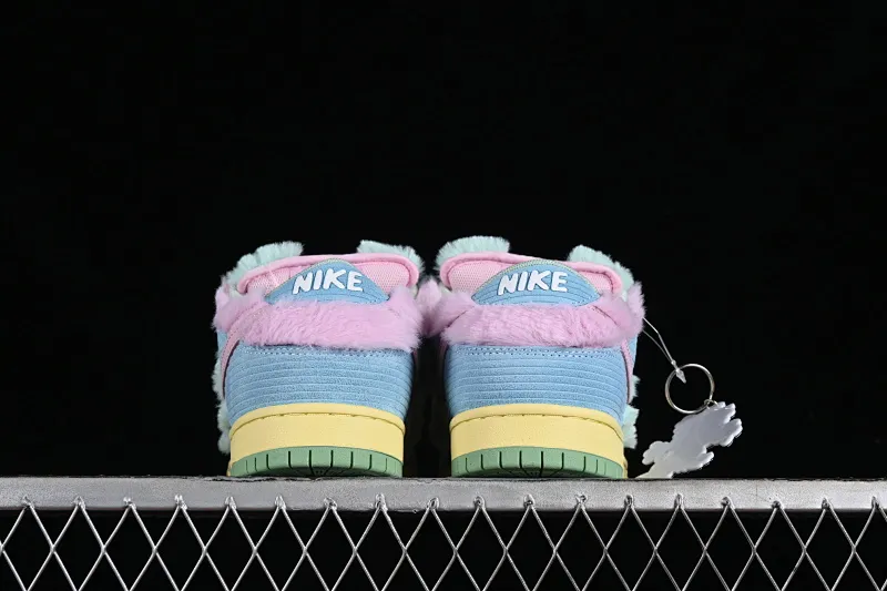 All Categories Nk SB Dunk Series Nk SB Dunk Low Low-top sneakers C version Verdy x Nk SB Dunk Low "Visty" joint model SB low-top casual sneakers FN6040-400